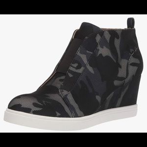 LINEA Paolo 7.5 Felicia Platform Wedge Sneaker Bootie black and grey Camo